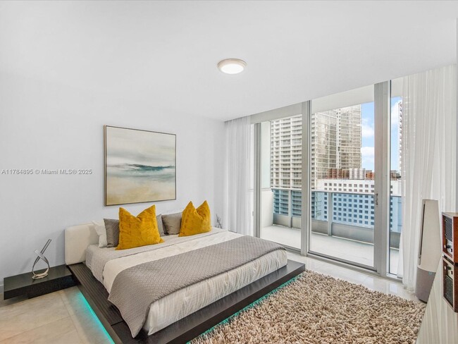 Building Photo - 200 Biscayne Blvd Way