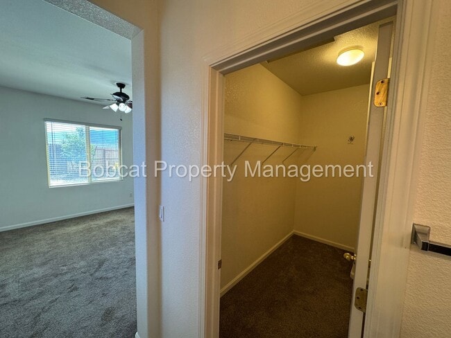 Building Photo - 3 Bedroom, 2 Bathroom Home Located in Dayton
