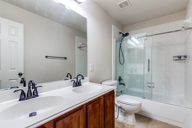 Building Photo - 9412 Fenway Dr