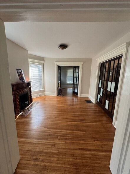 living room - 45 Saint Johns Pl