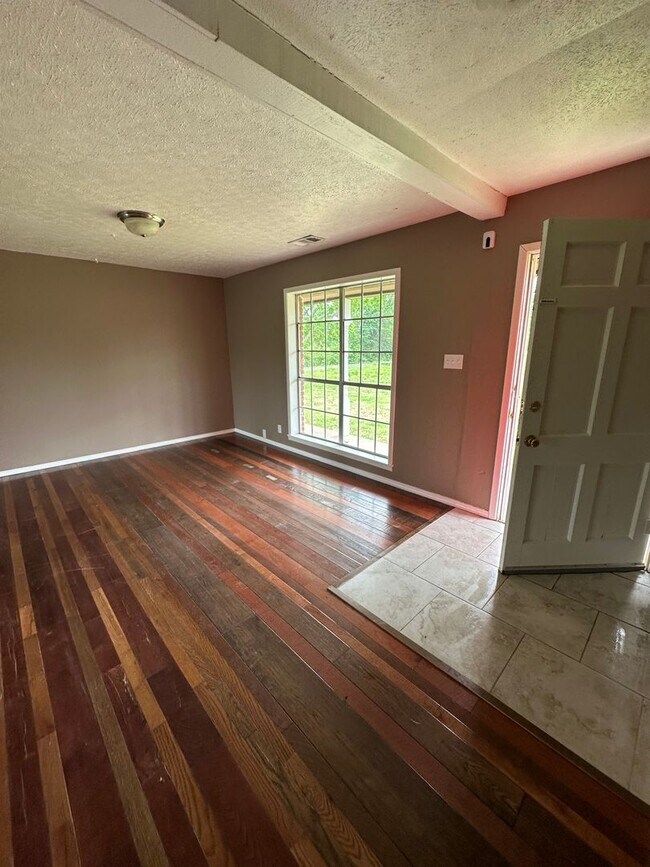 Building Photo - 439 Oak Grove Rd