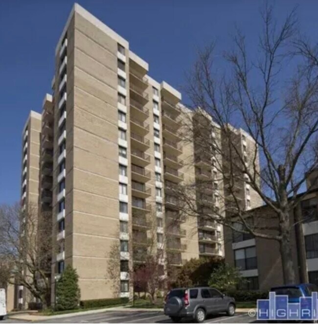 Building Photo - 118 Monroe St