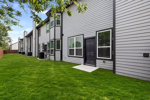 Building Photo - 3242 Wexford Dr