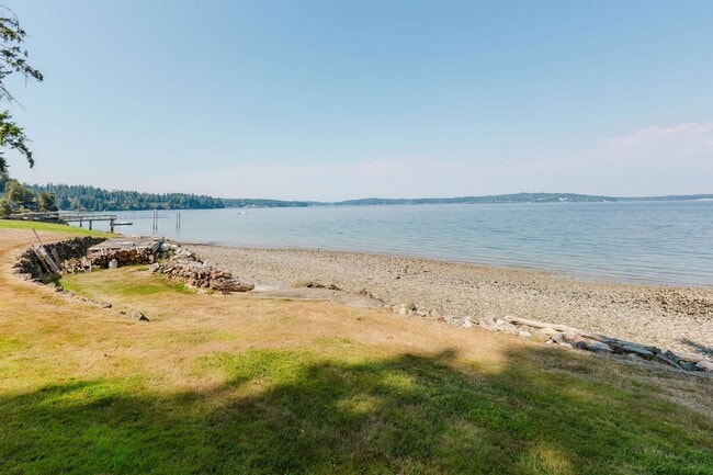 Building Photo - Low Bank Waterfront New Remodel on Huge Lot