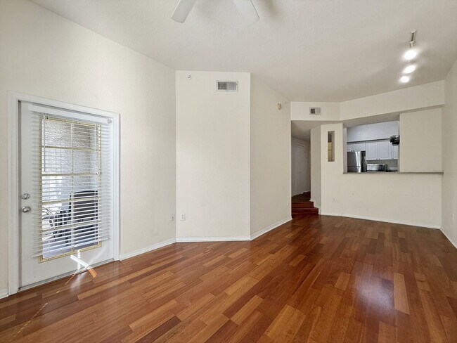 Building Photo - 402 S Armenia Ave