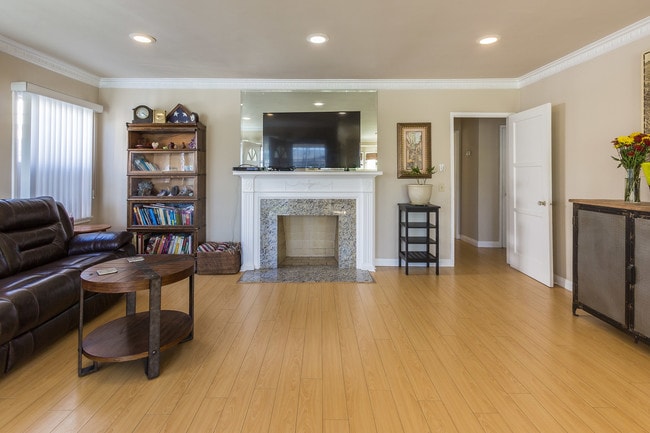 Building Photo - 1932 Carmona Ave