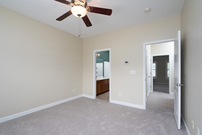 Building Photo - 15449 Goodwood St