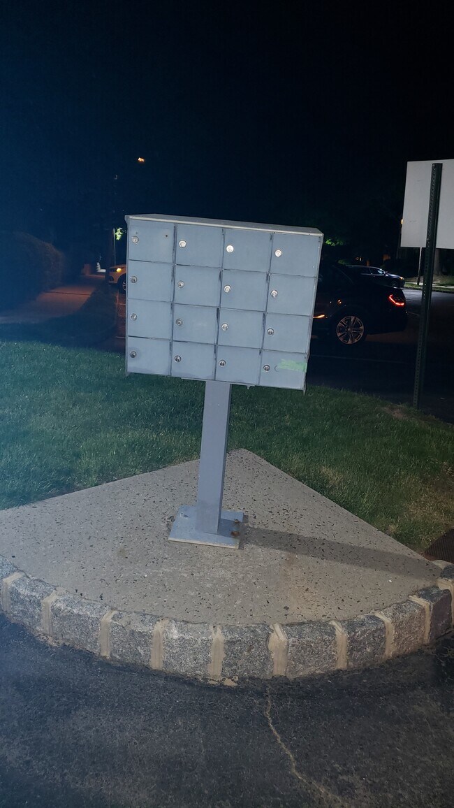 Building Photo - 76 Drewes Ct