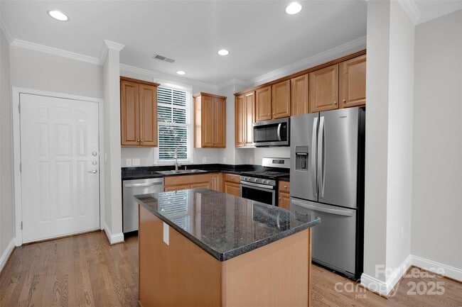 Building Photo - 1305 Summit Greenway Court