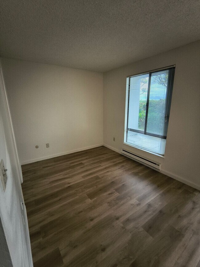 Building Photo - BEAUTIFUL STUDIO AVAILABLE AT WATERGATE COMMUNITY IN EMERYVILLE!!!
