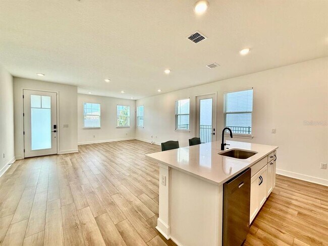 Building Photo - 2031 Wild Heron Ct