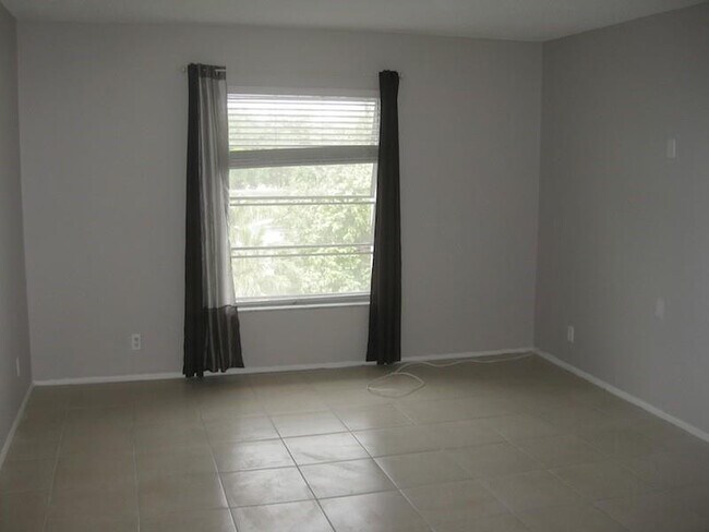 Building Photo - 605 S Pine Island Rd