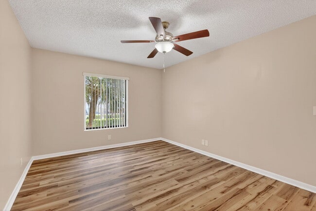 Building Photo - 624 Sea Pine Way