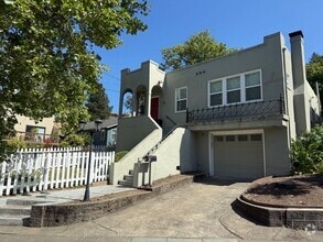 Building Photo - THREE BEDROOM / TWO BATH HOME IN NICE NEIG...