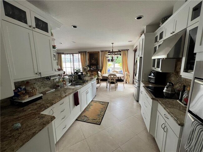 Building Photo - 9588 Lake Serena Dr