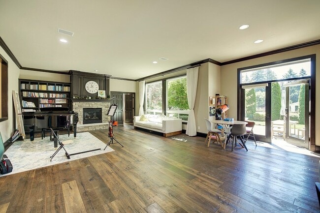 Building Photo - 5Bd/4.5Ba Sammamish Home