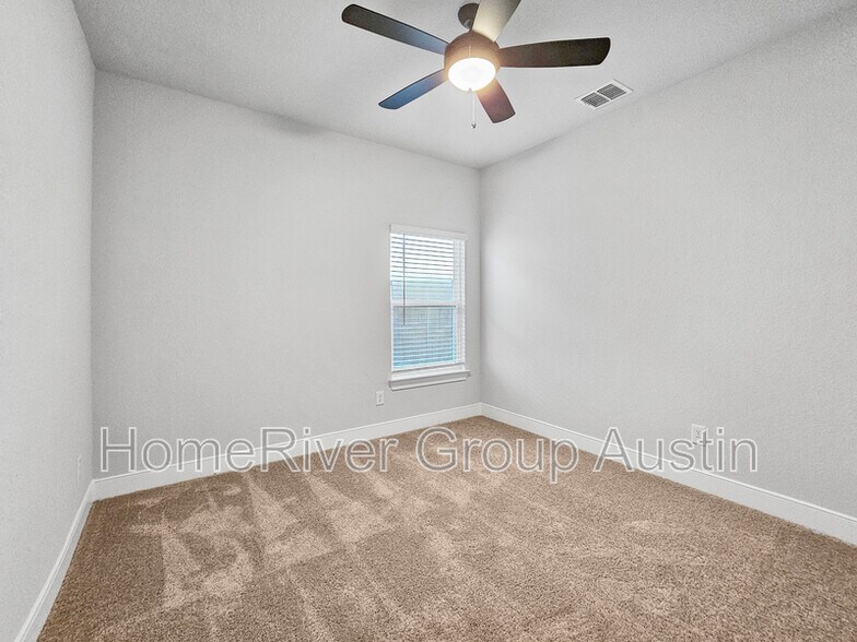 Building Photo - 117 Skyflower Ln