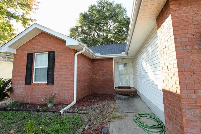 Building Photo - 205 Tiffot Ct