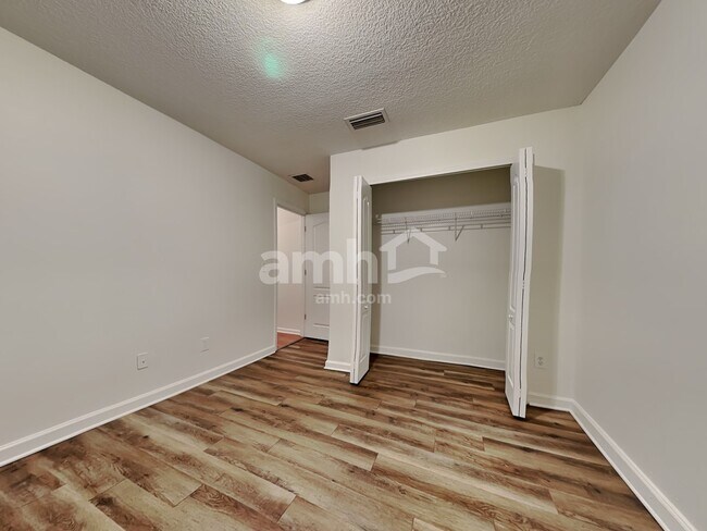 Building Photo - 3943 Hunters Lake Cir E