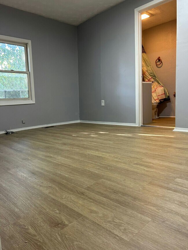 Building Photo - 624 S Clay St