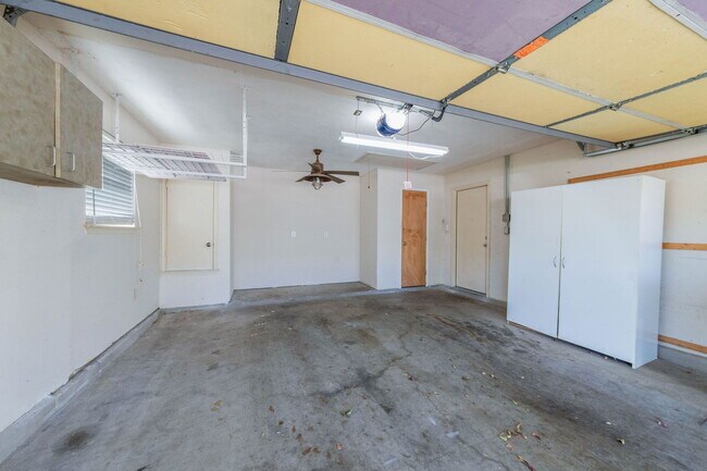 Building Photo - 1202 Sundrop Pl