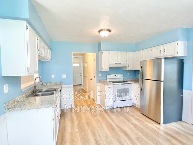 Building Photo - 5525 Fair Oaks Dr