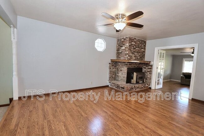Building Photo - 2128 W La Loma Dr