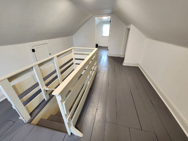 Building Photo - Charming 3-Bedroom South Nashville Rental with Hardwood Floors!