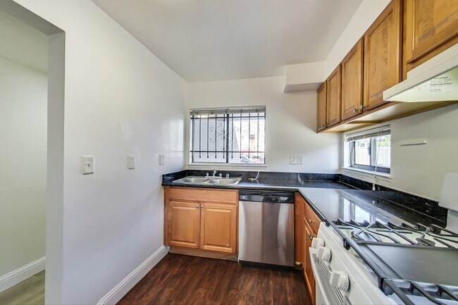 Building Photo - Updated Apartment near BART.  6 Weeks Free!