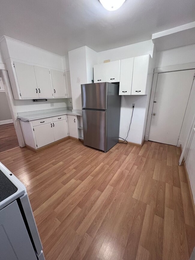 Building Photo - 625 N 16th Ave E