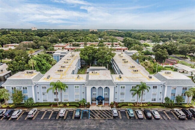Building Photo - 1706 Belleair Forest Dr