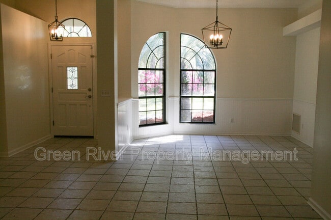 Building Photo - 6106 Pine Ave
