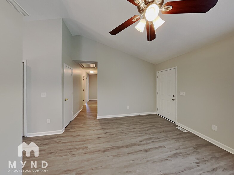 Building Photo - 2912 Sylvester St