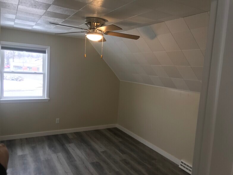 Building Photo - 1011 W College Ave