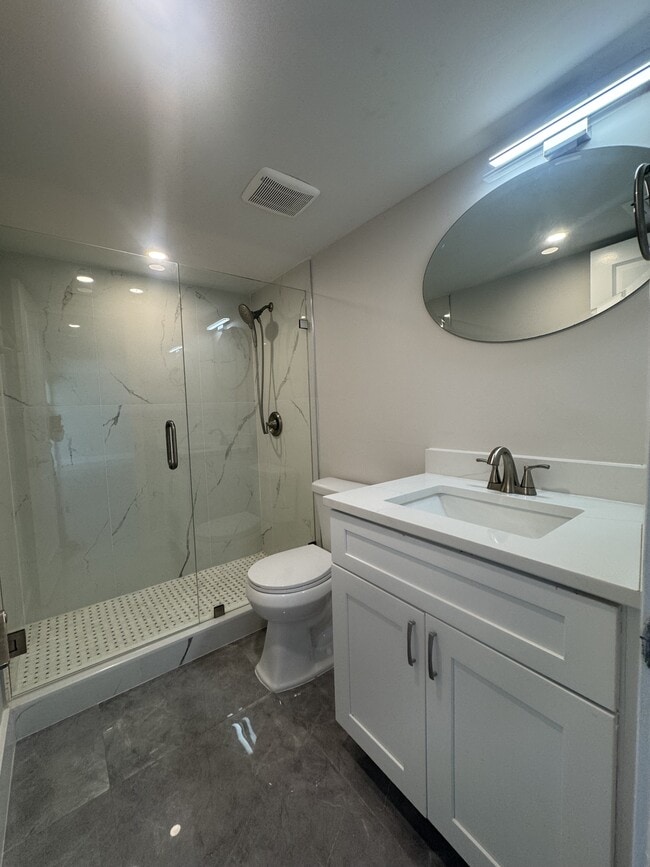 Building Photo - 637 12th Ave S