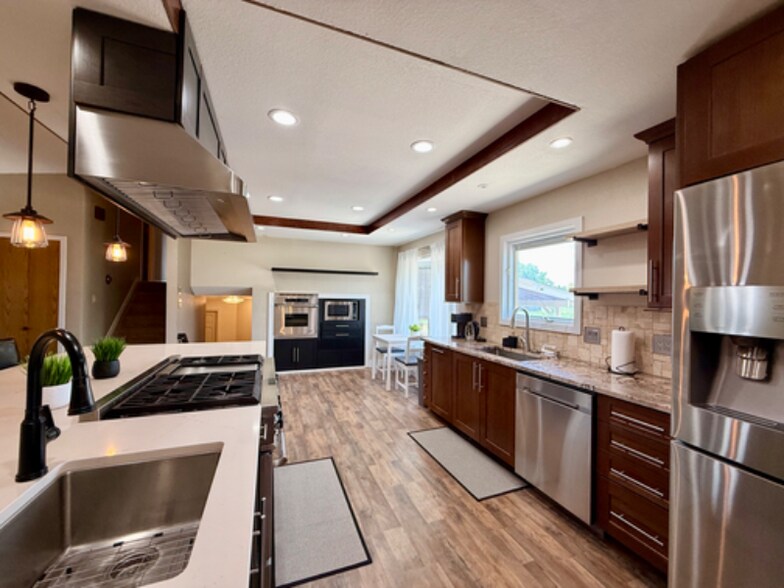 Building Photo - 301 W Mangrum Dr