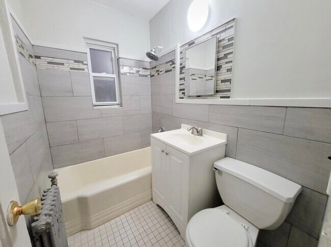 60 Crawford Ave 15 - 58 Crawford St