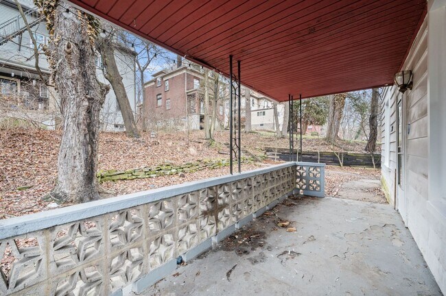 Building Photo - 230 N Balph Ave