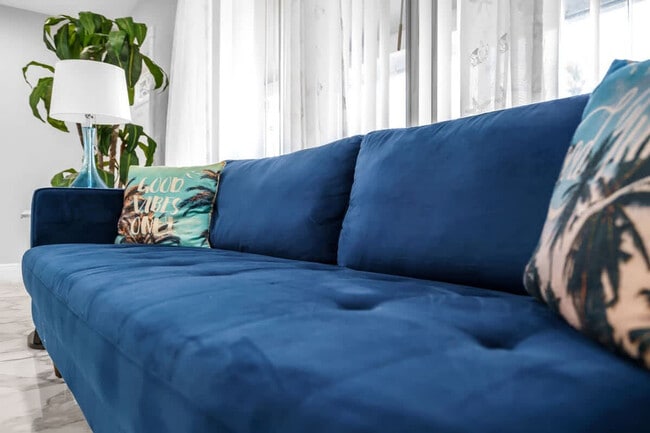 Building Photo - 340 SE 3rd Ct