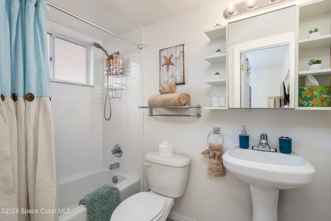 Building Photo - 211 Circle Dr