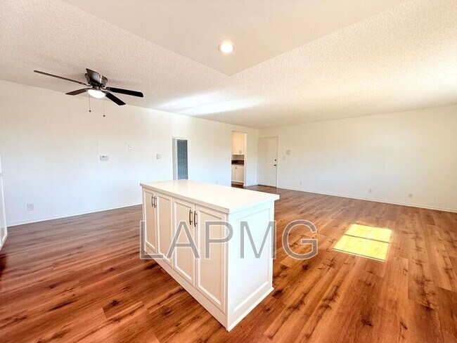 Building Photo - 207 N Mathews St