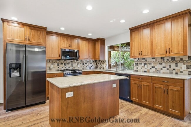 Building Photo - Gorgeous home with spacious yard in Kentfield for rent!