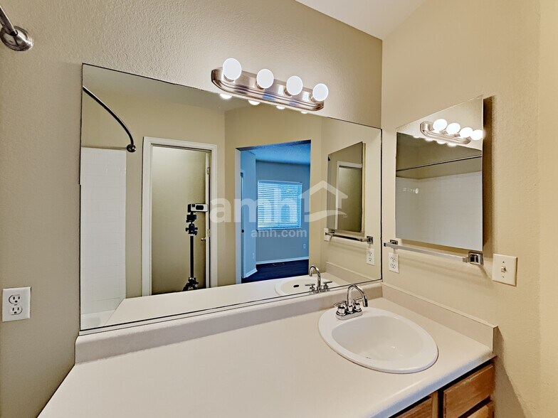 Building Photo - 5060 E 118th Ave