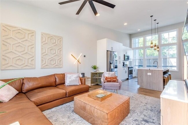 Building Photo - 912 Brees Ct