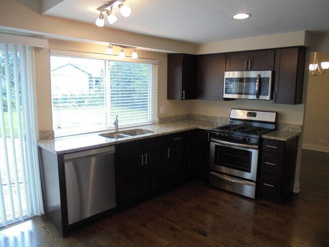 Building Photo - 1085 Hecker Dr