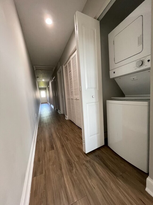 Building Photo - 6977 Lenox Ave