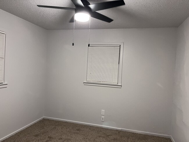 Building Photo - 707 47th St