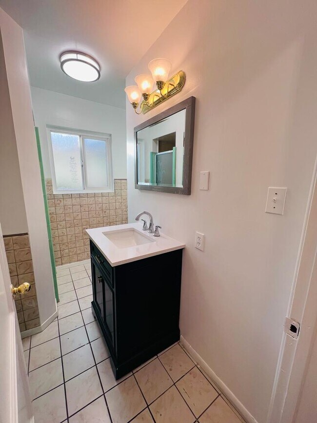 Other Bathroom - 11732 Mapledale St