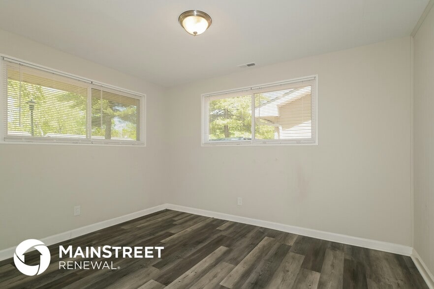 Building Photo - 9930 Duke Dr