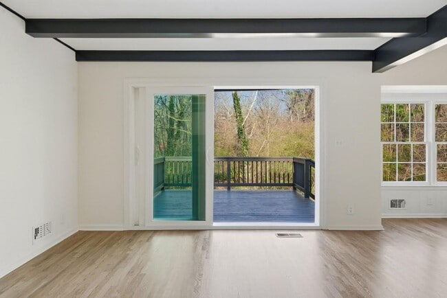 Building Photo - 2751 Cedarbrook Dr